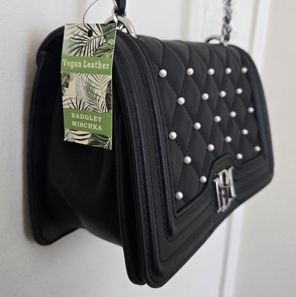 Badgley Mischka Quilted letter Turn lock Crossbody Bomber Pearls Black NWT - Picture 2 of 10